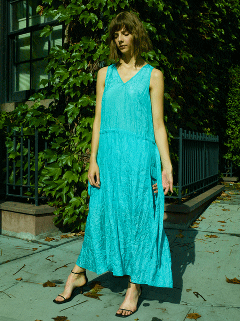 RHIE CRINKLE SILK CARGO DRESS IN AQUA